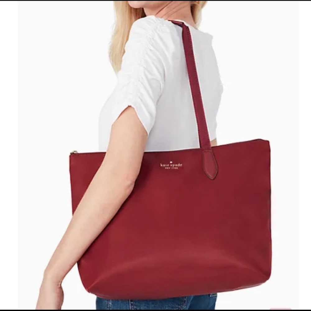 Kate spade.  Summer and beach travel time is here. NWT 💕   packable tote.